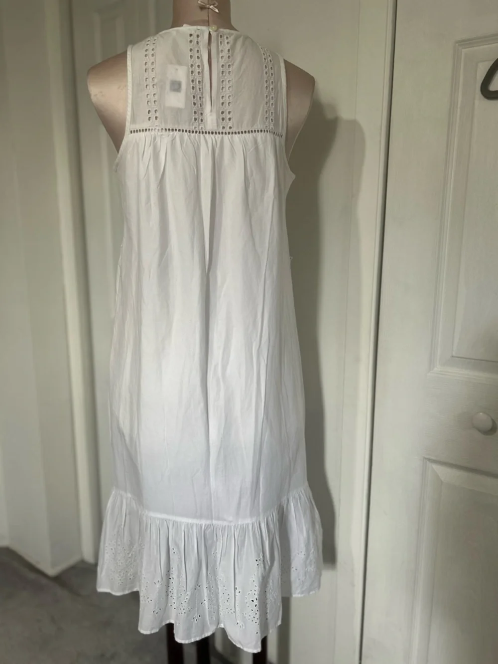 GAP White Sleeveless Eyelet Midi Dress with Ruffle Hem - Picture 5 of 12